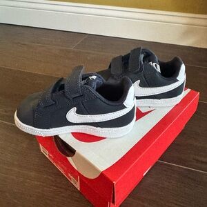 New! Nike Kids Navy and White Velcro Sneakers